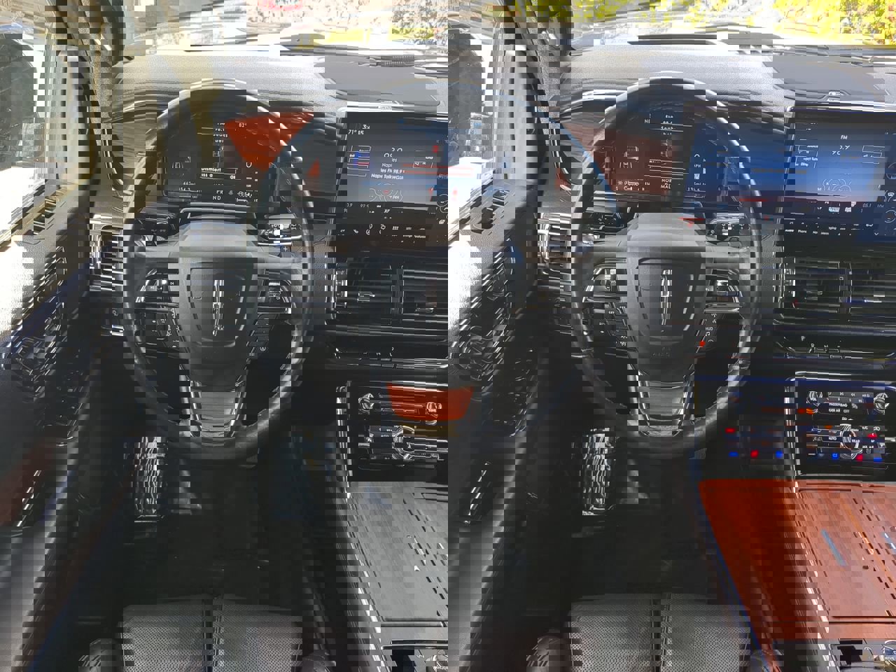 Used 2024 Lincoln Navigator Reserve image 16