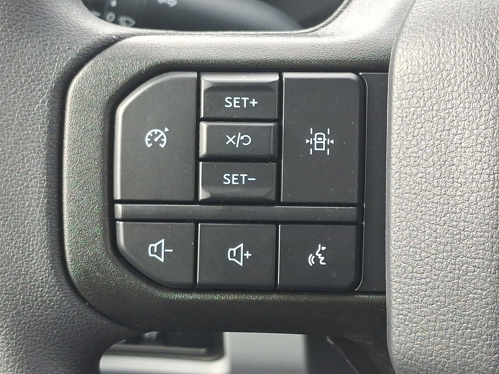 Used 2024 Ford F550 2WD Regular Cab Super Duty image 17