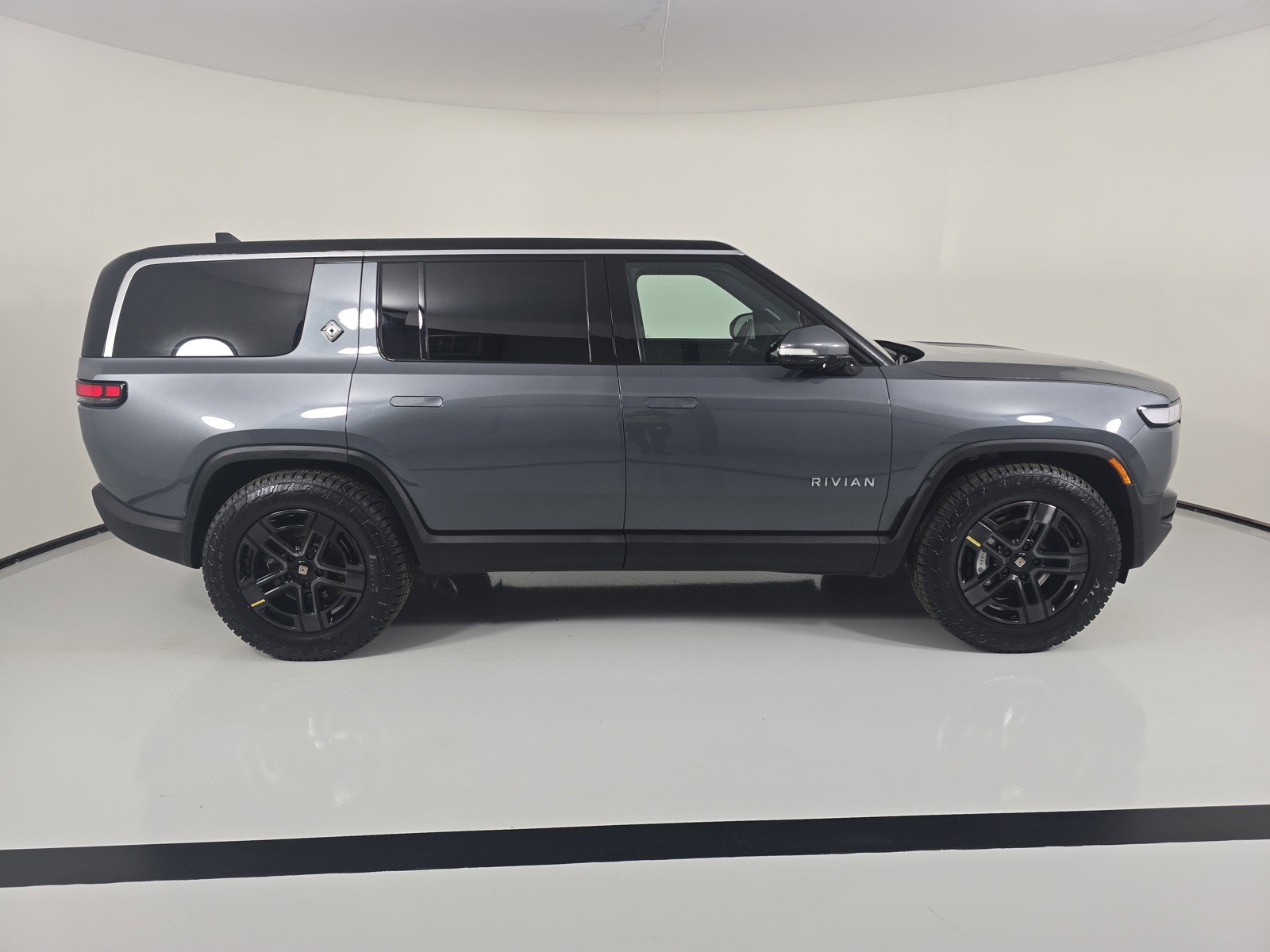 Used 2024 Rivian R1S Adventure AWD/4WD image 6