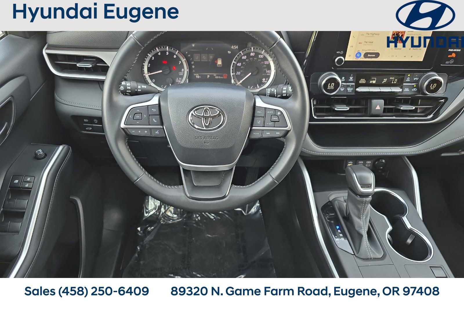 Used 2024 Toyota Highlander LE FWD image 19