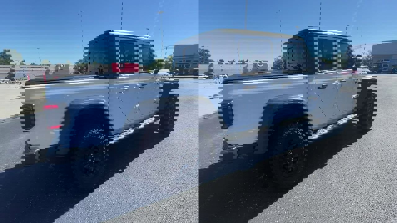 Used 2023 Jeep Gladiator Mojave w/ Cold Weather Group image 9