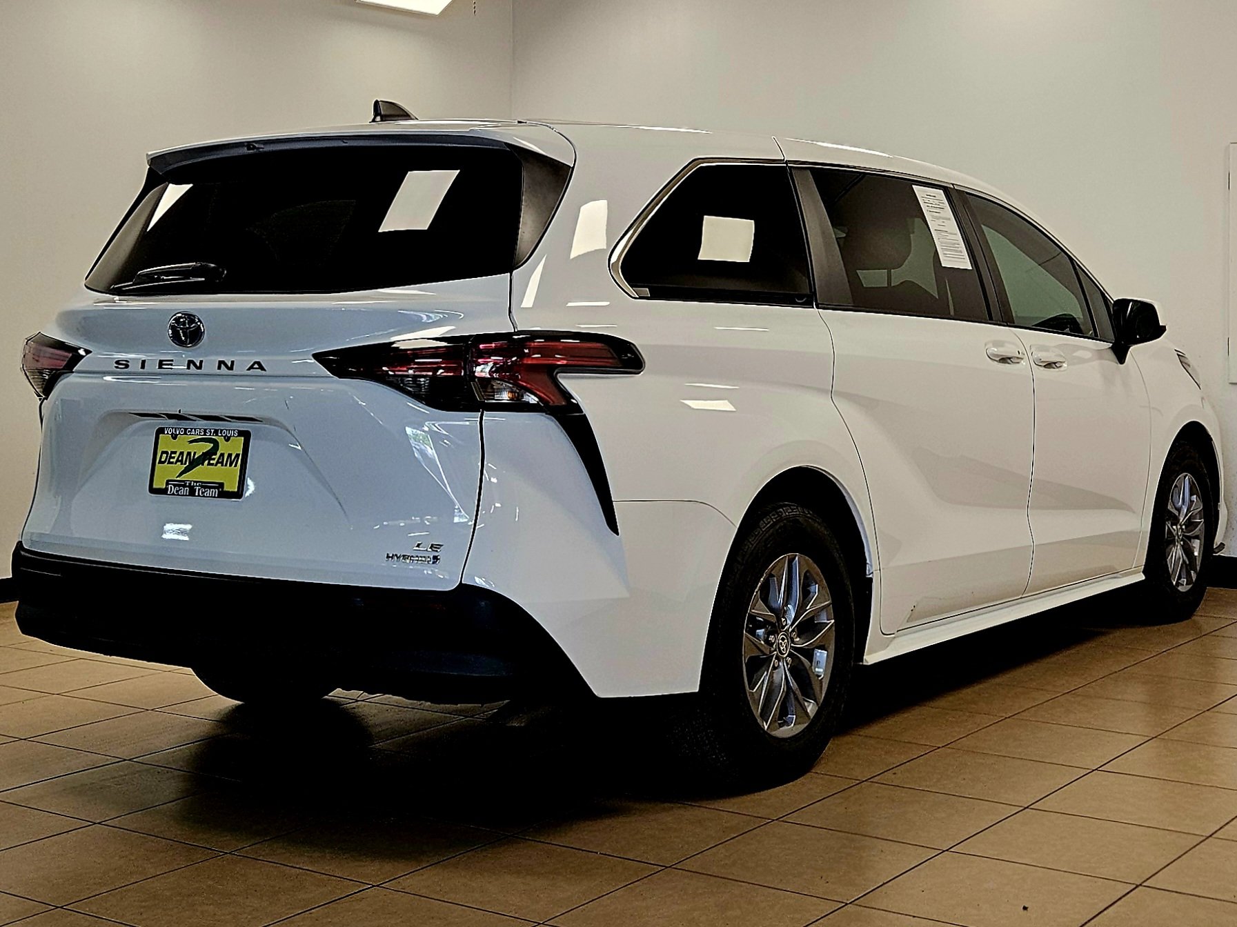 Used 2022 Toyota Sienna LE FWD image 4