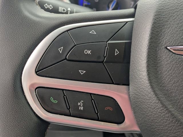 Used 2025 Chrysler Pacifica Select FWD image 17