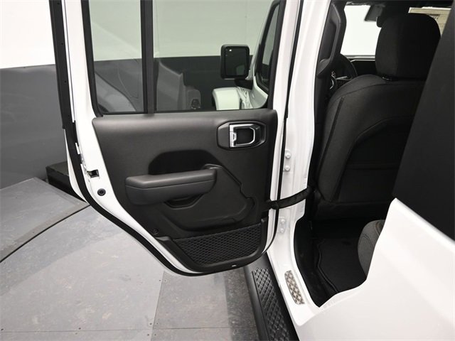 Used 2024 Jeep Gladiator Sport image 17