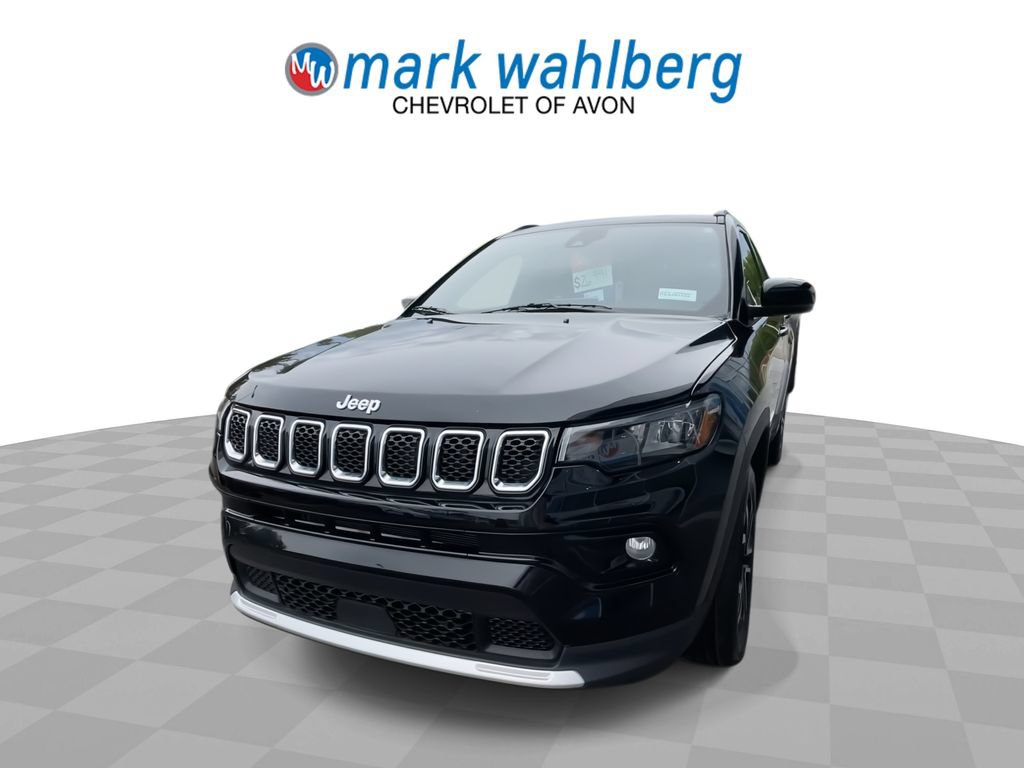 Used 2024 Jeep Compass Limited w/ Sun and Sound Group AWD/4WD image 3