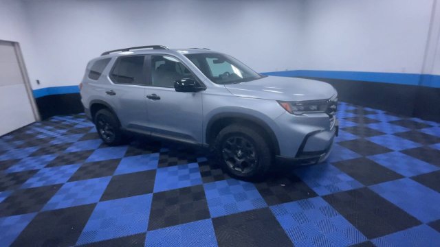 Certified 2025 Honda Pilot TrailSport image 2