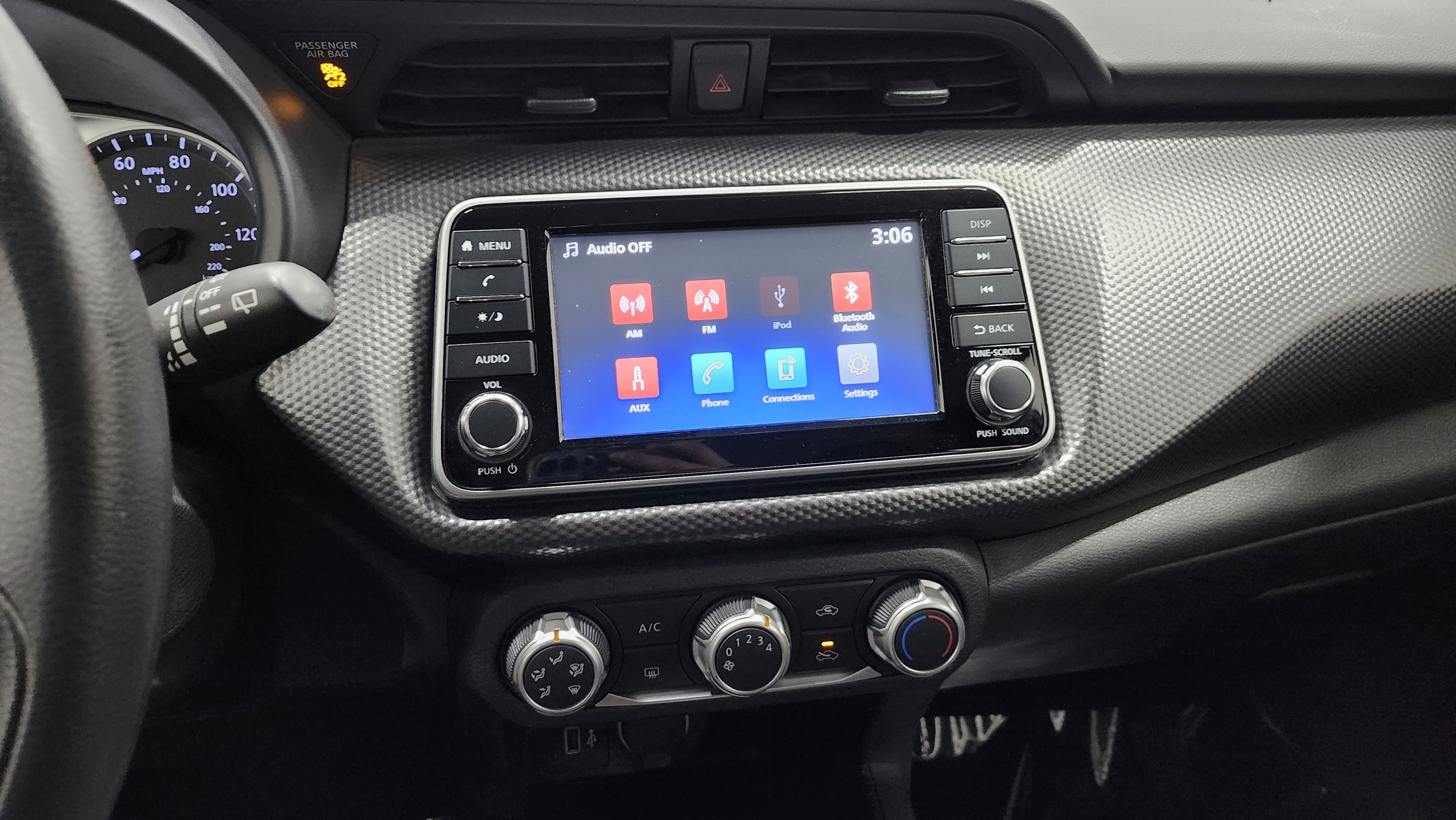 Used 2020 Nissan Kicks S image 27