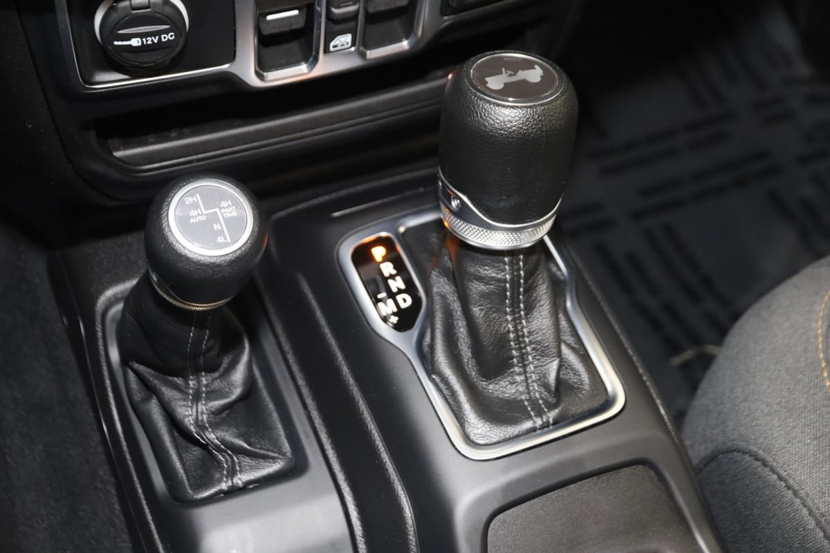 Used 2024 Jeep Wrangler Unlimited w/ Convenience Group AWD/4WD image 7