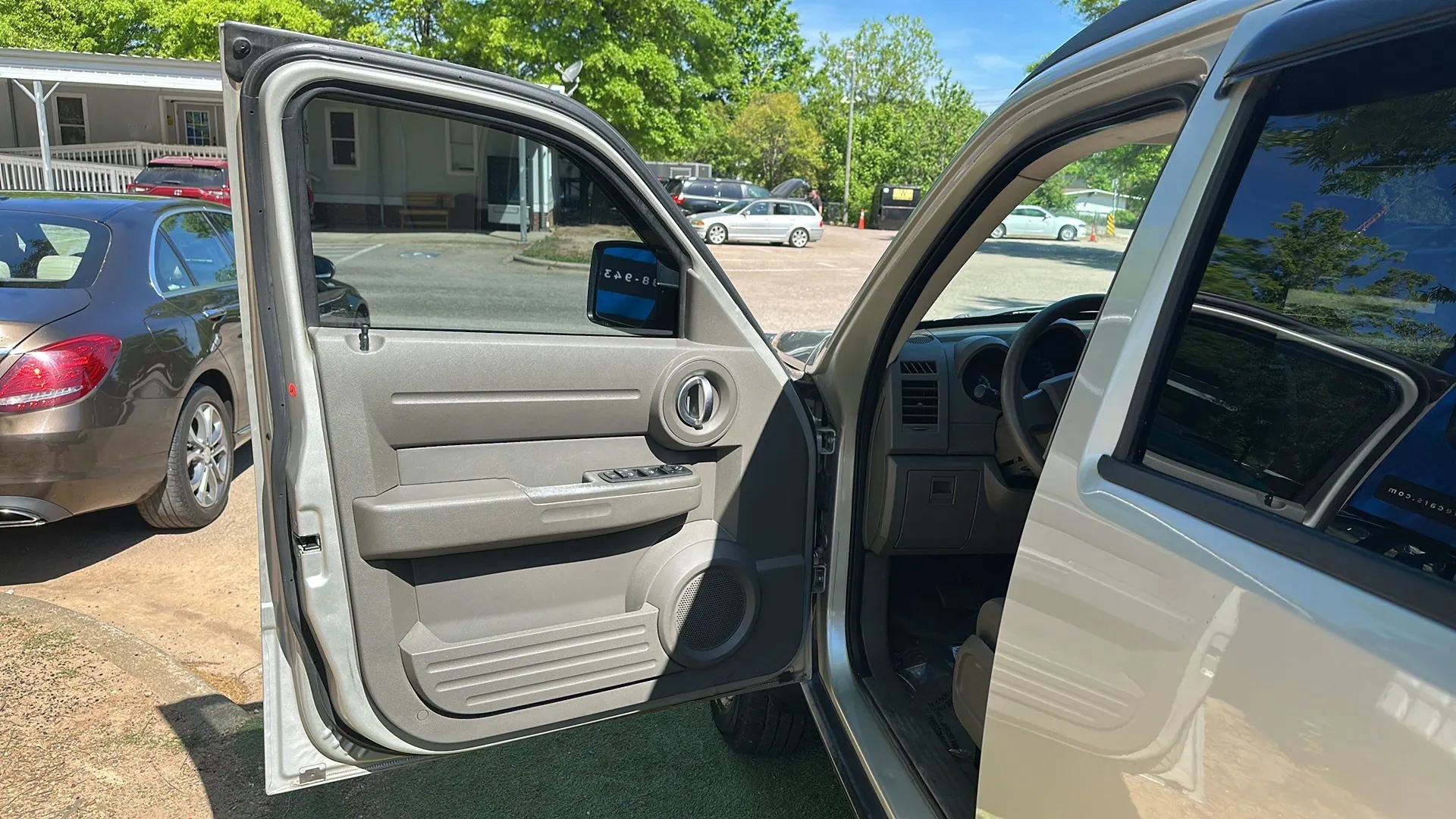 Used 2008 Dodge Nitro SXT image 14
