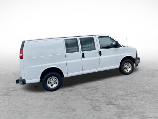 Used 2024 Chevrolet Express 2500 w/ Driver Convenience Package RWD image 7