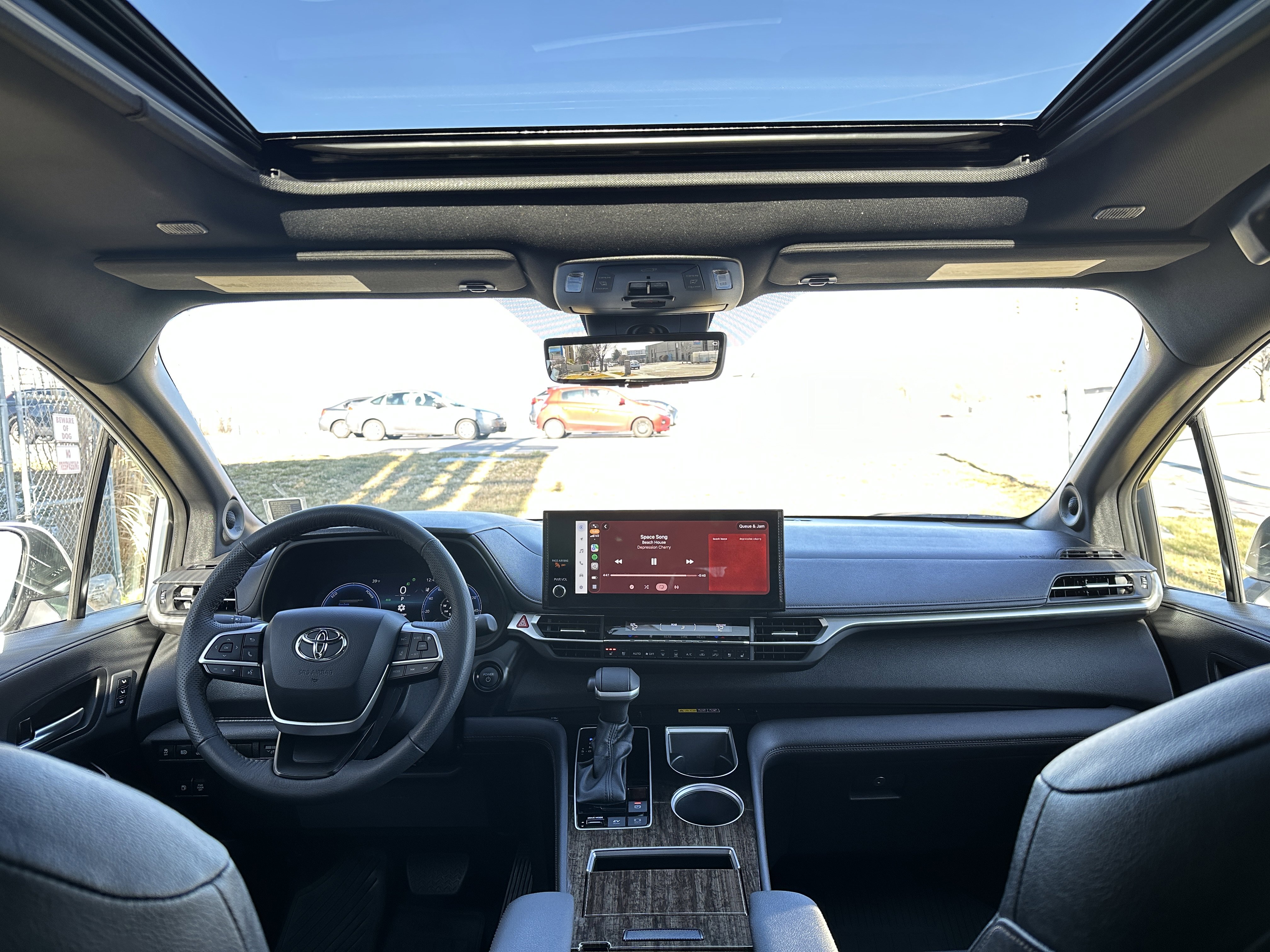 Used 2025 Toyota Sienna Limited image 29