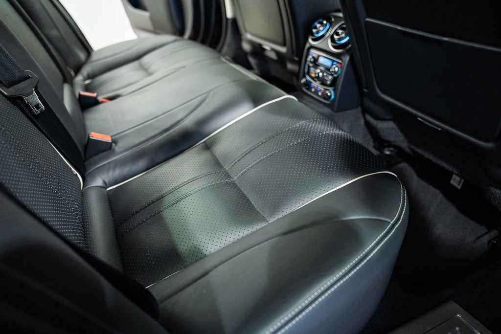 Used 2019 Jaguar XJ R-Sport image 40