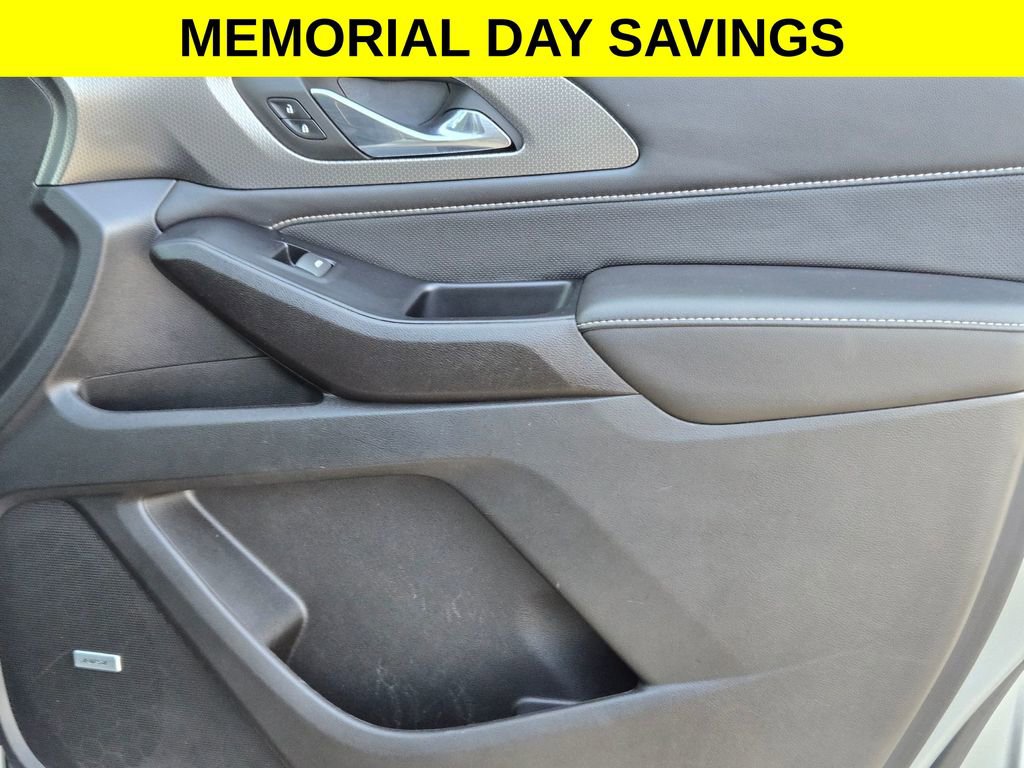 Used 2023 Chevrolet Traverse Premier FWD image 31