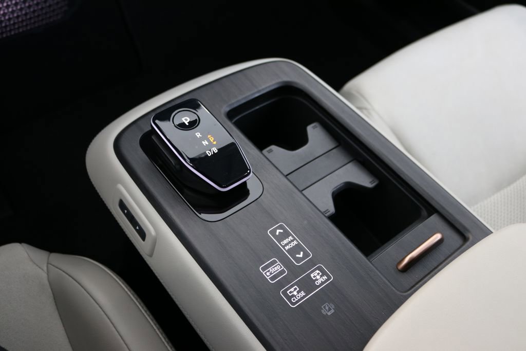 Used 2023 Nissan Ariya AWD image 56