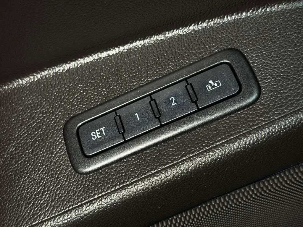 Used 2016 Chevrolet Suburban LTZ RWD image 24