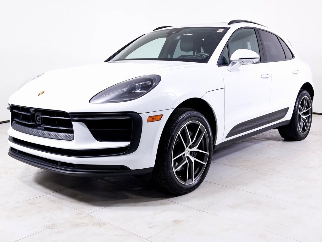 Certified 2024 Porsche Macan w/ Premium Plus Package image 1