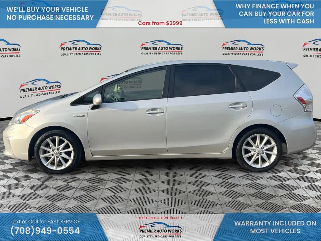 Used 2013 Toyota Prius V Five image 9