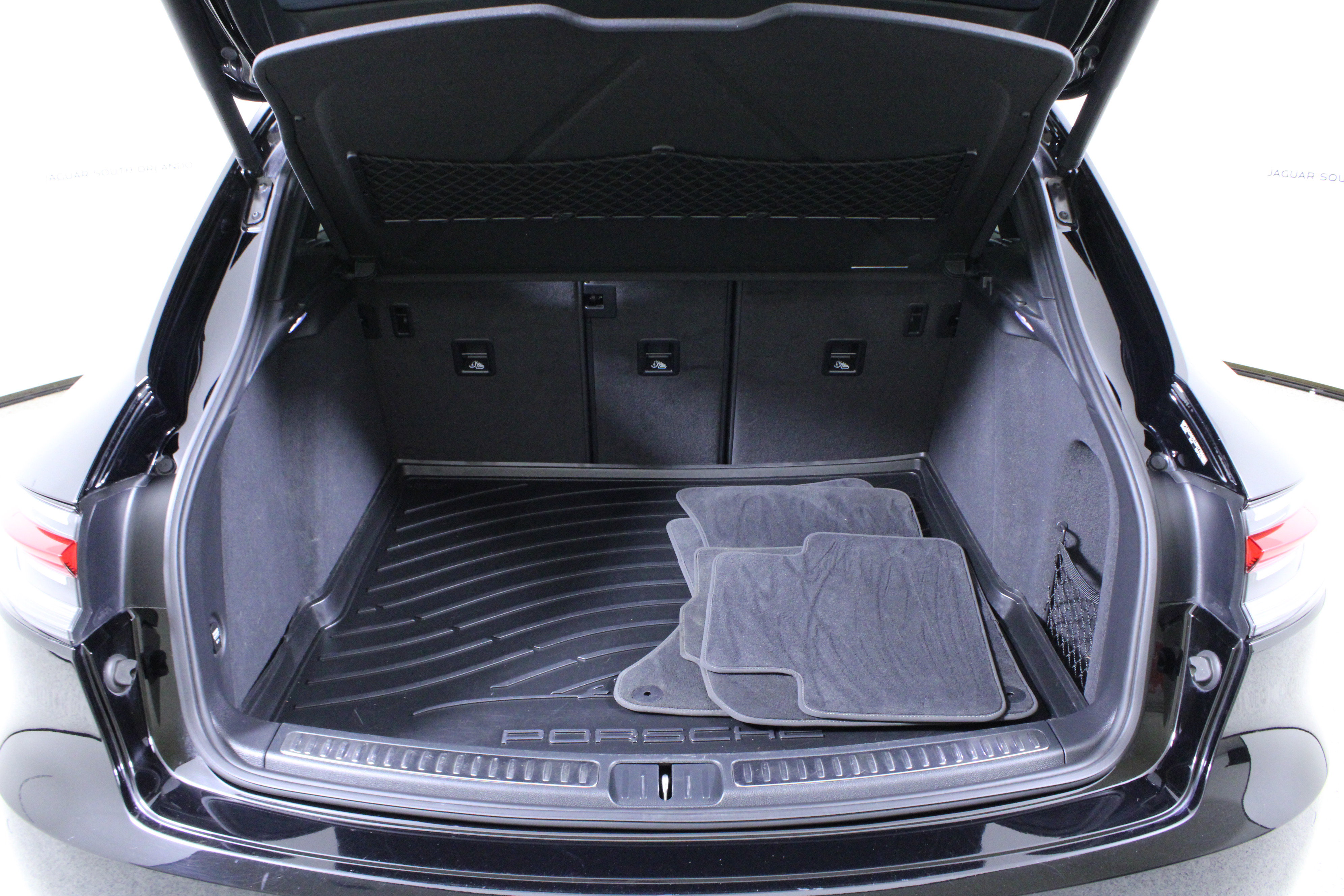 Used 2020 Porsche Macan image 10