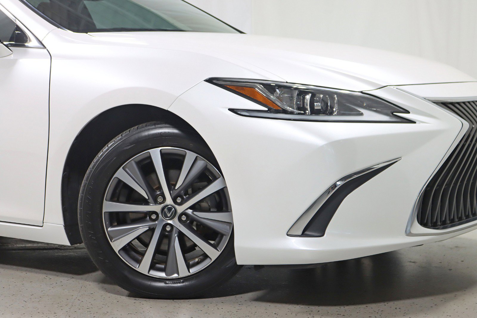 Used 2021 Lexus ES 300h w/ Accessory Package image 5