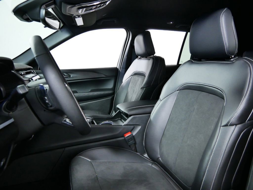 Certified 2024 Jeep Grand Cherokee Altitude image 34