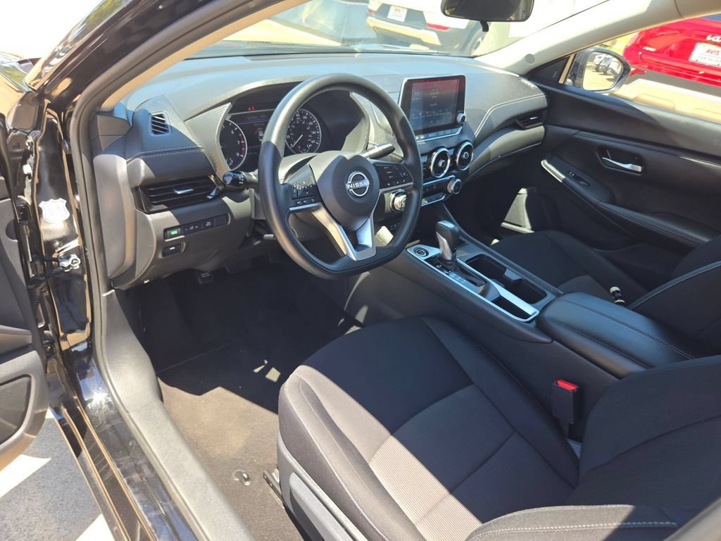 Used 2025 Nissan Sentra SV FWD image 13