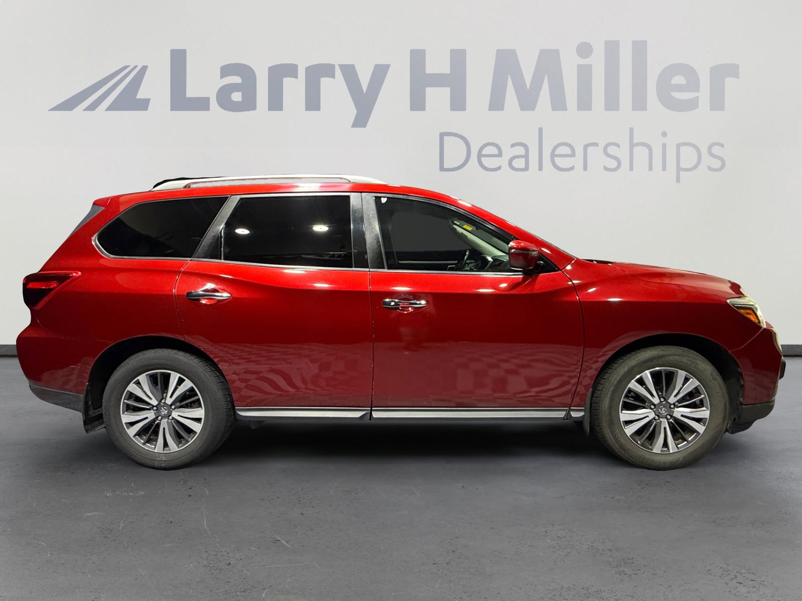 Used 2019 Nissan Pathfinder SV image 6