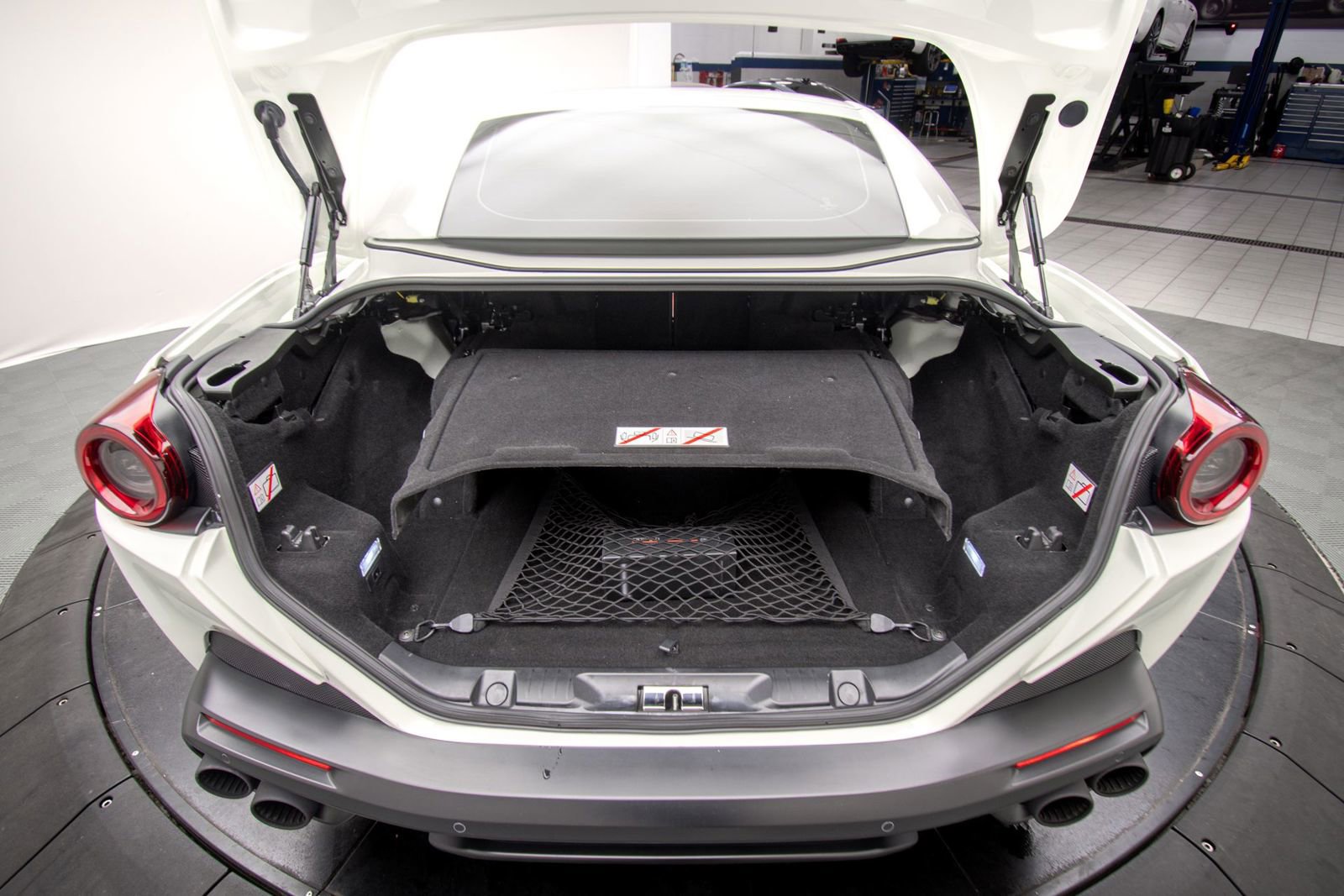 Used 2019 Ferrari Portofino RWD image 57