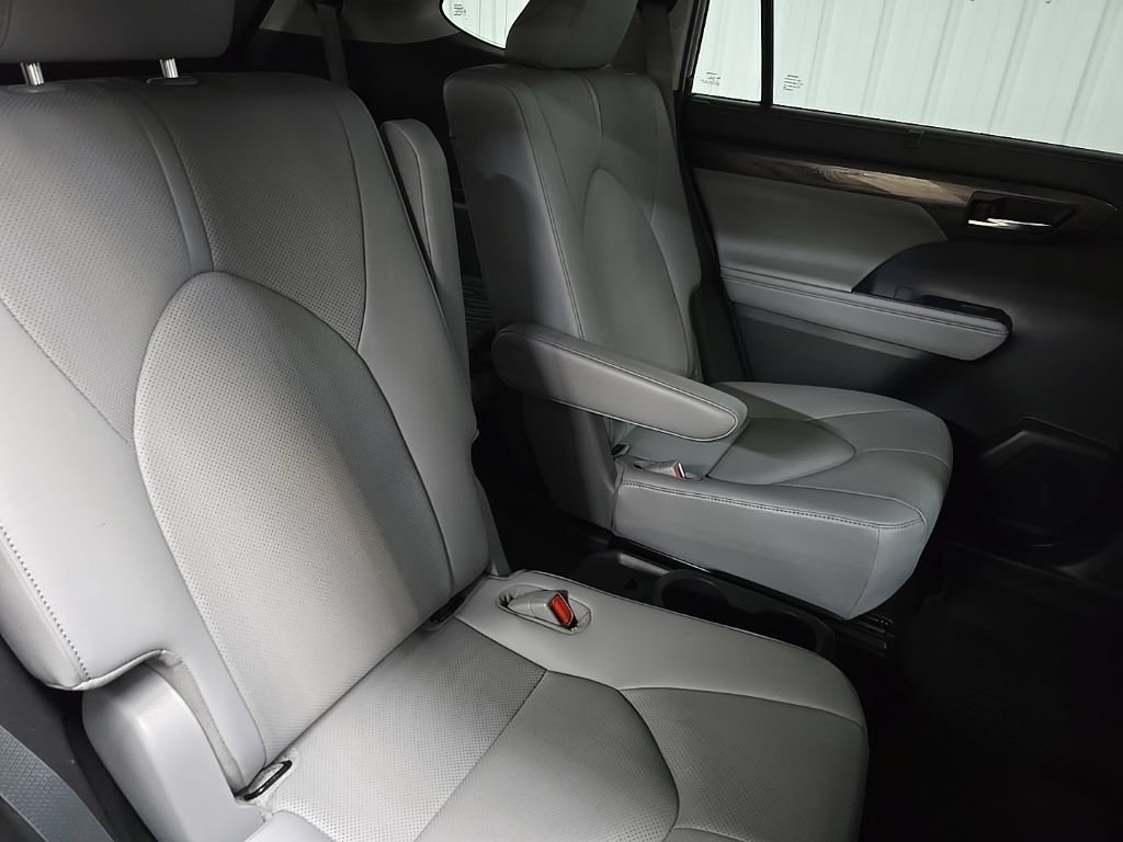 Used 2020 Toyota Highlander Limited AWD/4WD image 18