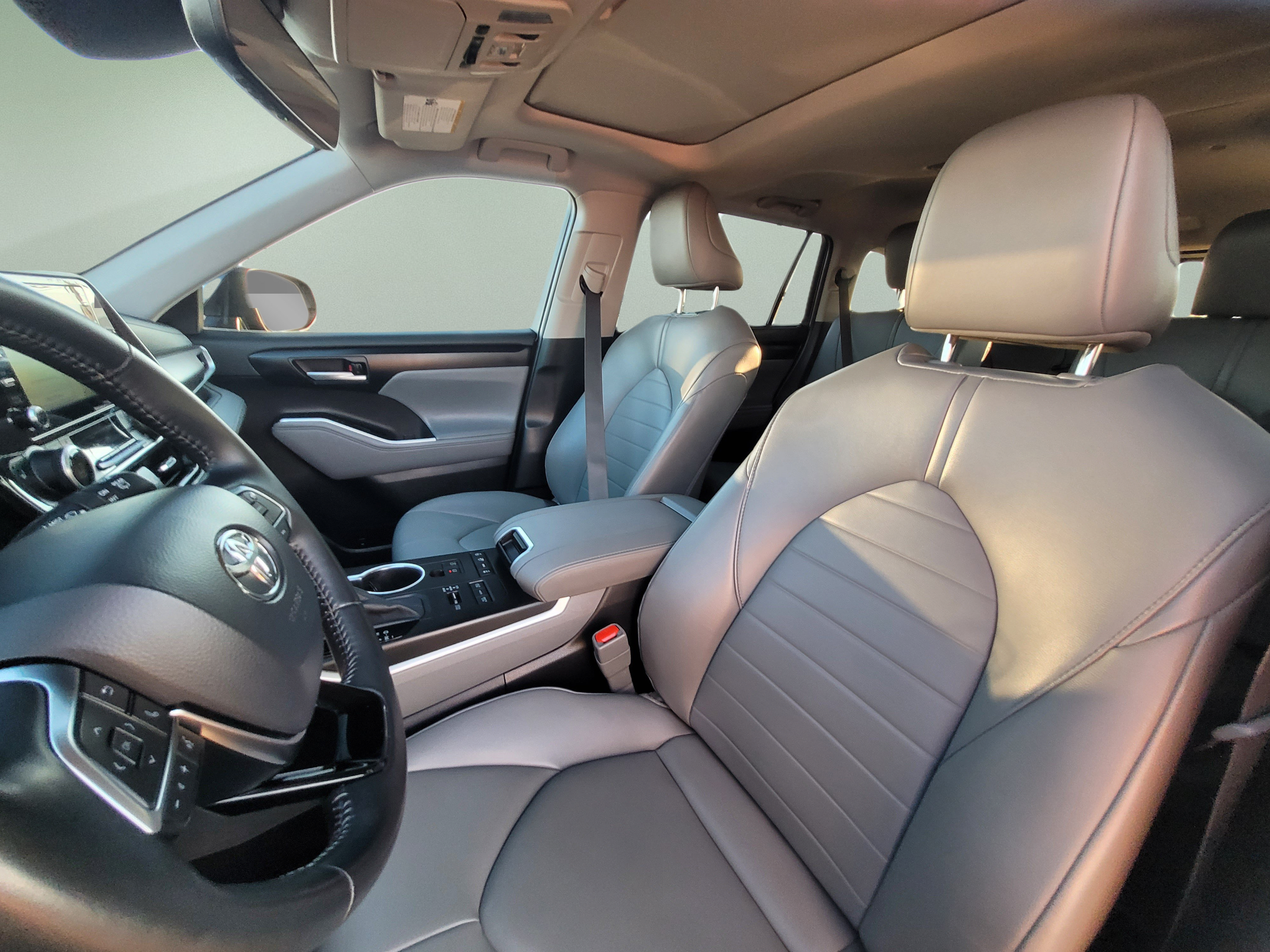 Used 2020 Toyota Highlander XLE AWD/4WD image 27