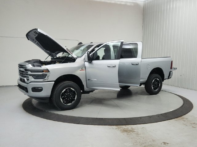 New 2026 RAM 2500 Laramie AWD/4WD image 12