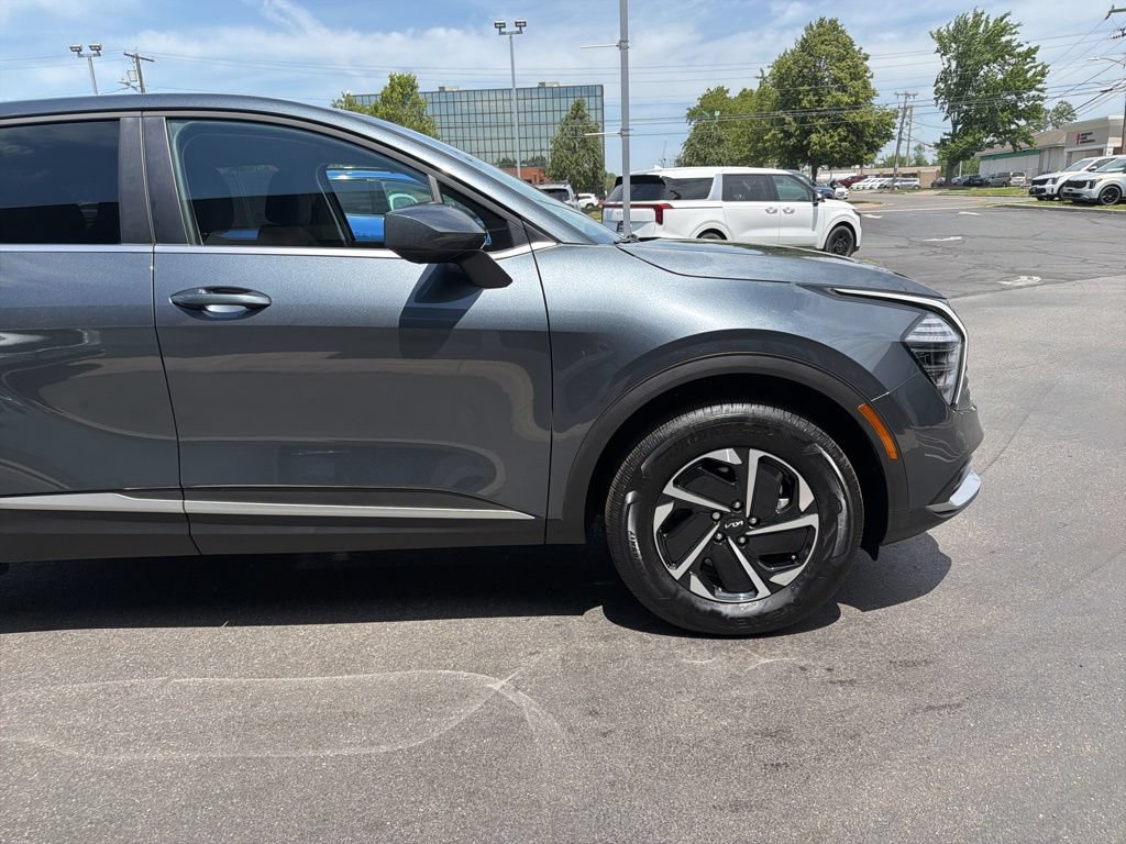 Used 2025 Kia Sportage LX AWD/4WD image 6