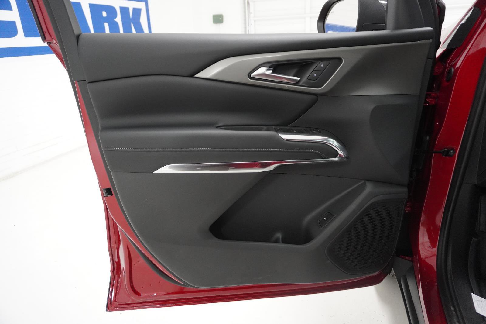 New 2026 Chevrolet Traverse LT w/ Sun and Wheel Package image 13