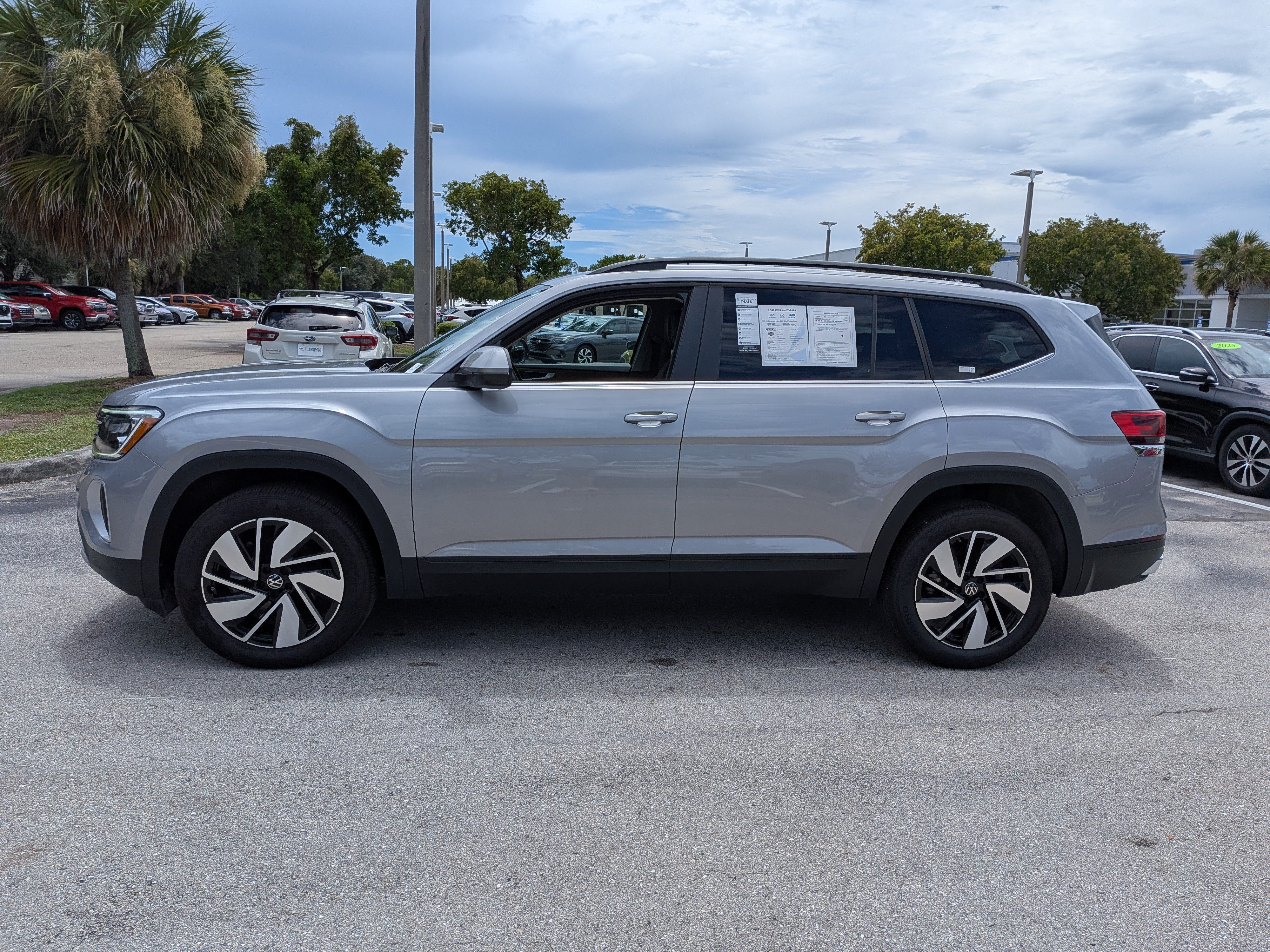Used 2026 Volkswagen Atlas SE FWD image 7