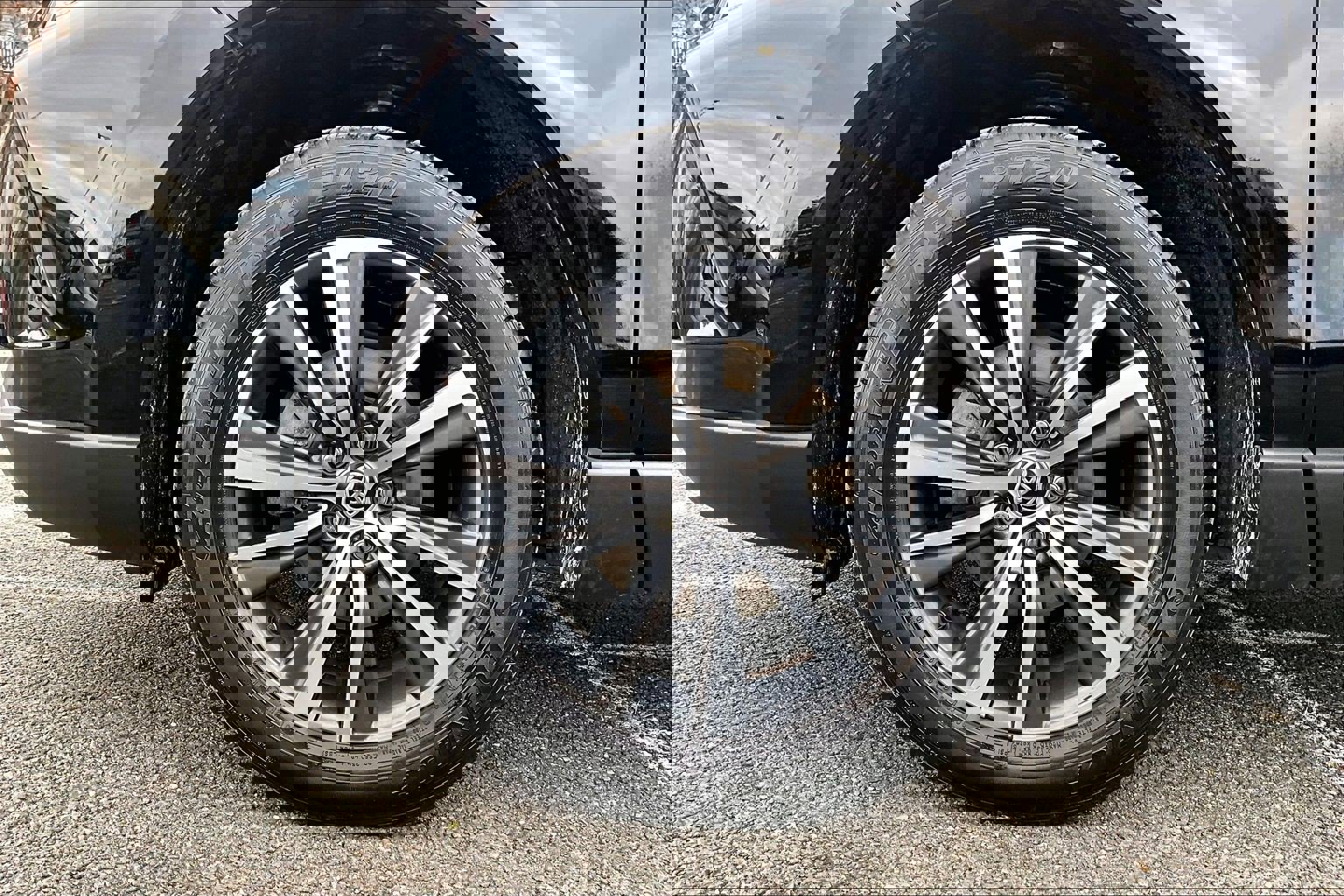 Used 2023 Toyota Venza LE image 8