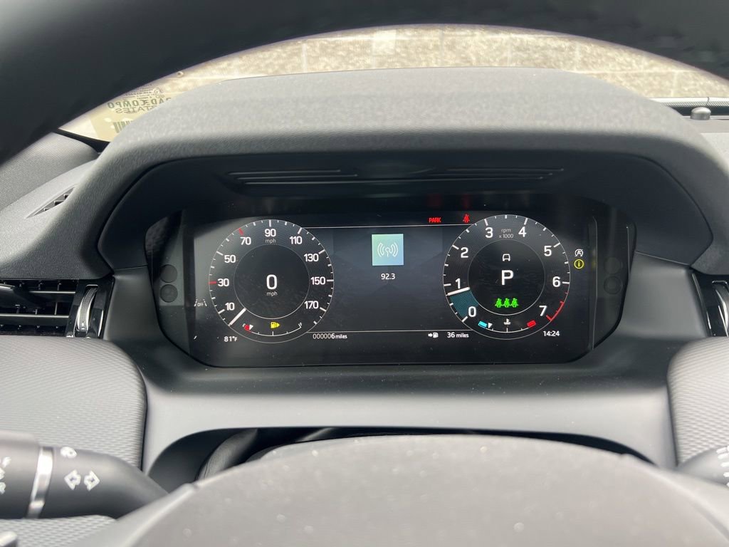 Used 2025 Land Rover Discovery Sport Dynamic SE image 22