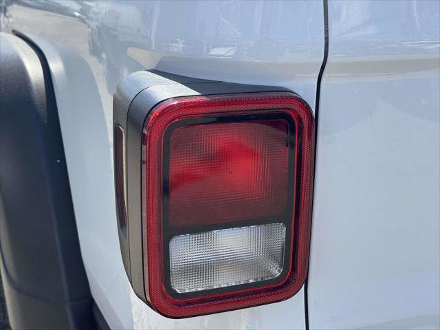 Certified 2023 Jeep Gladiator Rubicon w/ Cold Weather Group AWD/4WD image 11