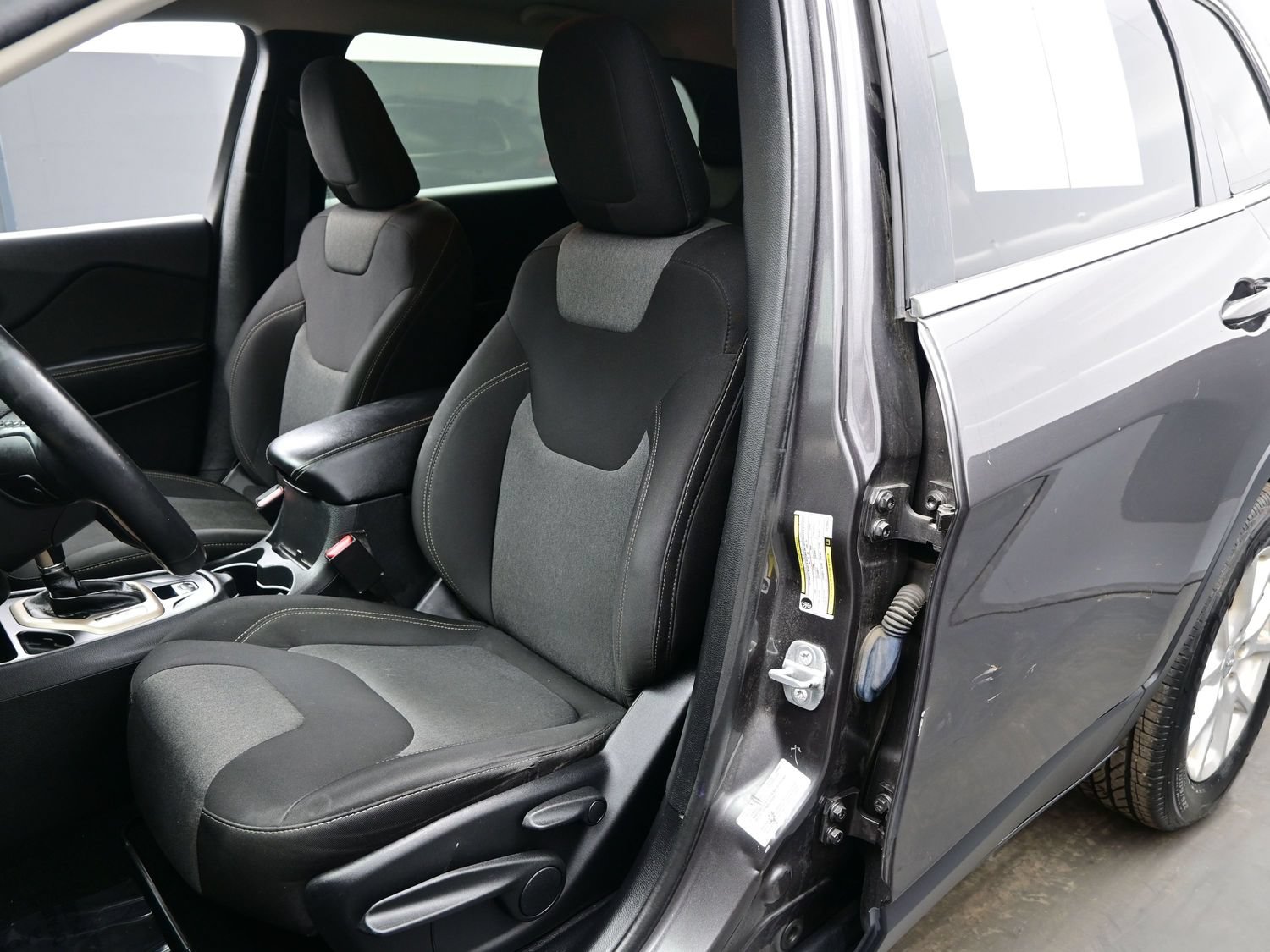 Used 2014 Jeep Cherokee Latitude FWD image 14