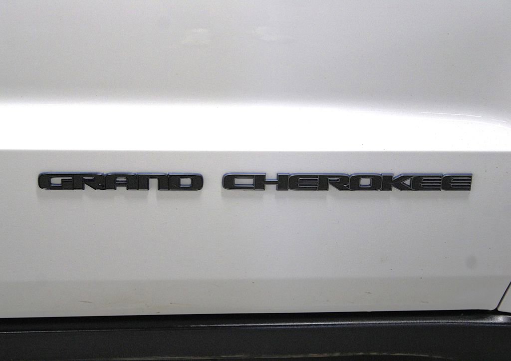 Used 2019 Jeep Grand Cherokee Laredo AWD/4WD image 35