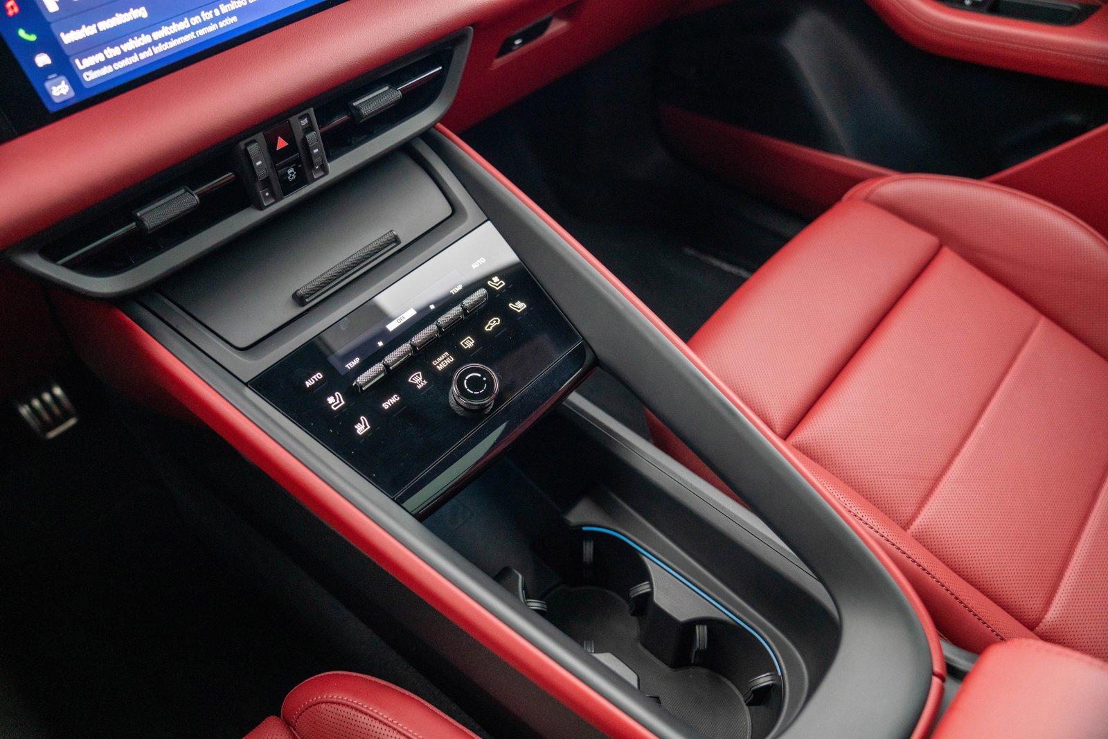 Certified 2025 Porsche Macan Electric image 21