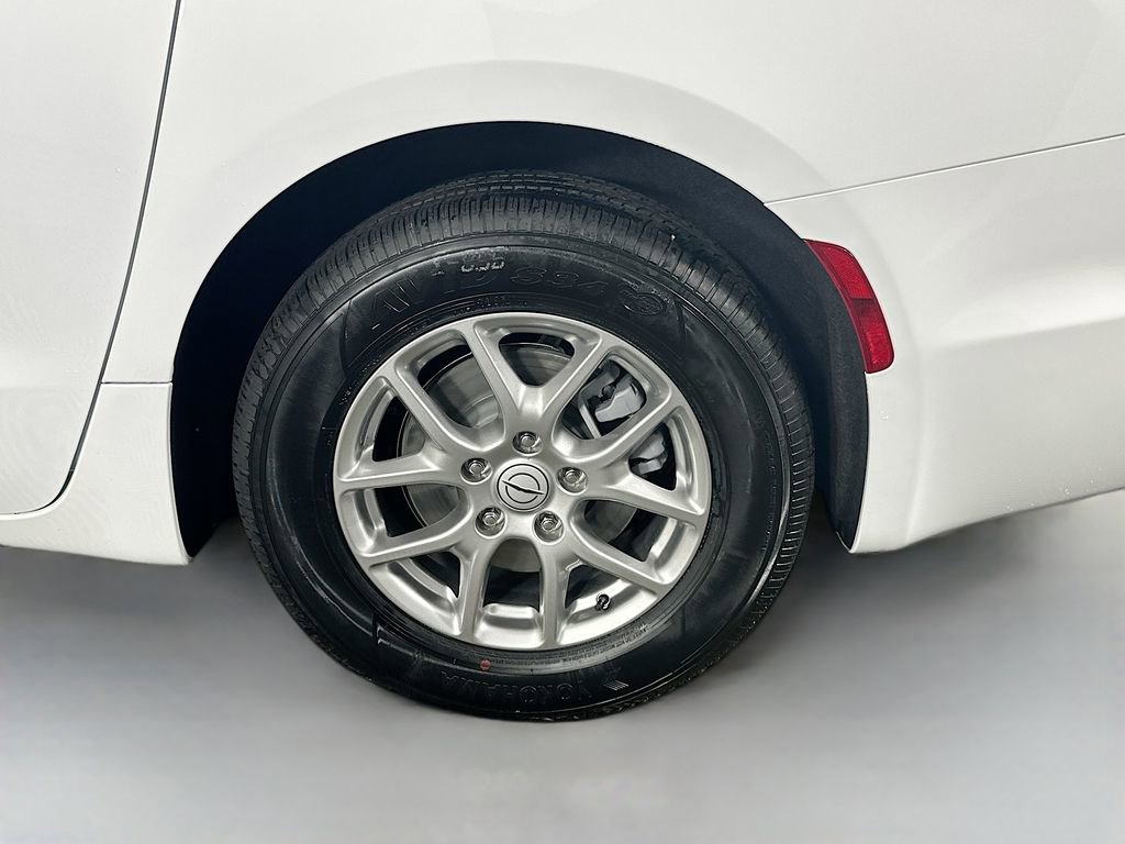 New 2026 Chrysler Voyager LX FWD image 17