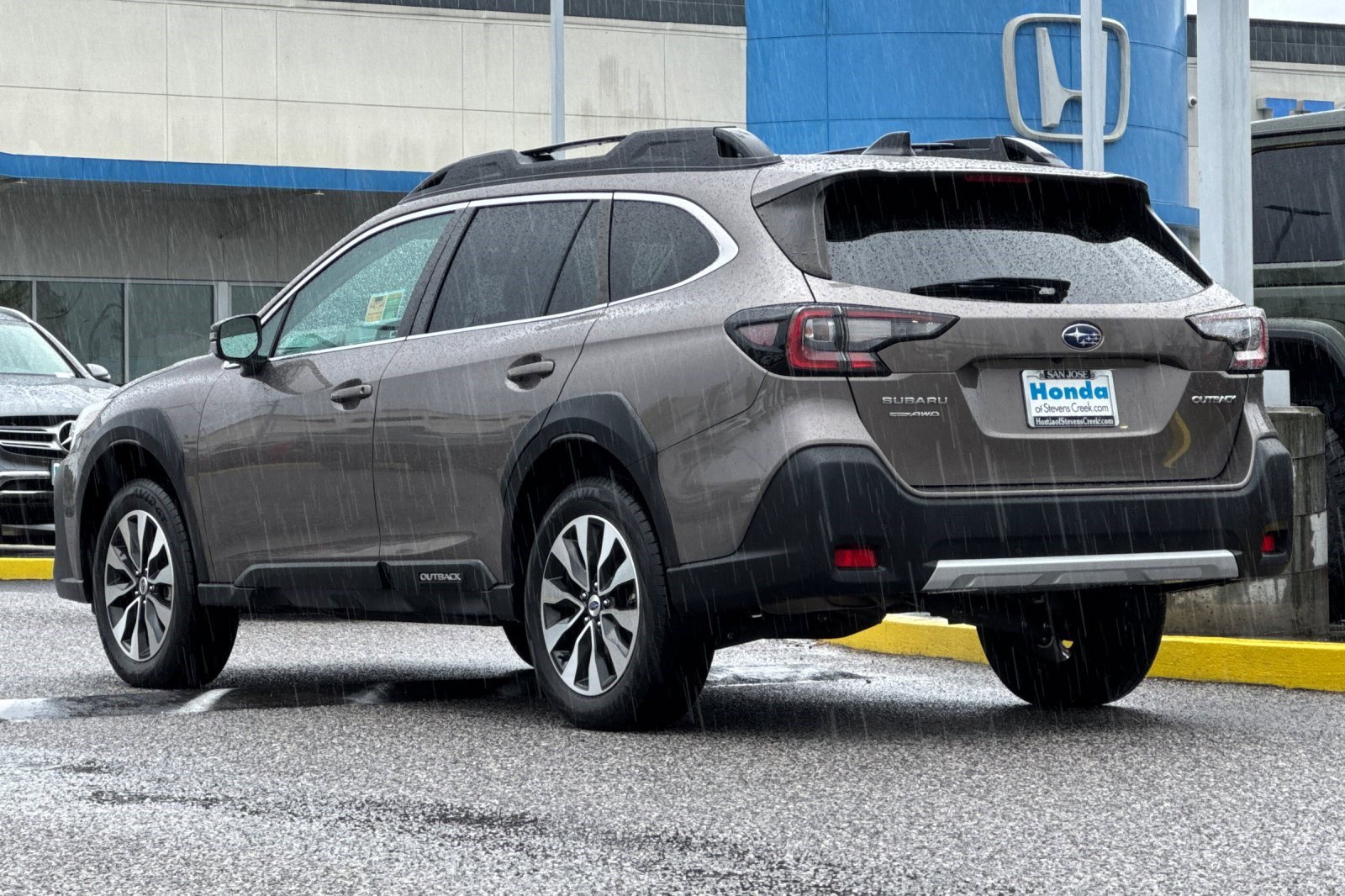 Used 2023 Subaru Outback Limited image 3