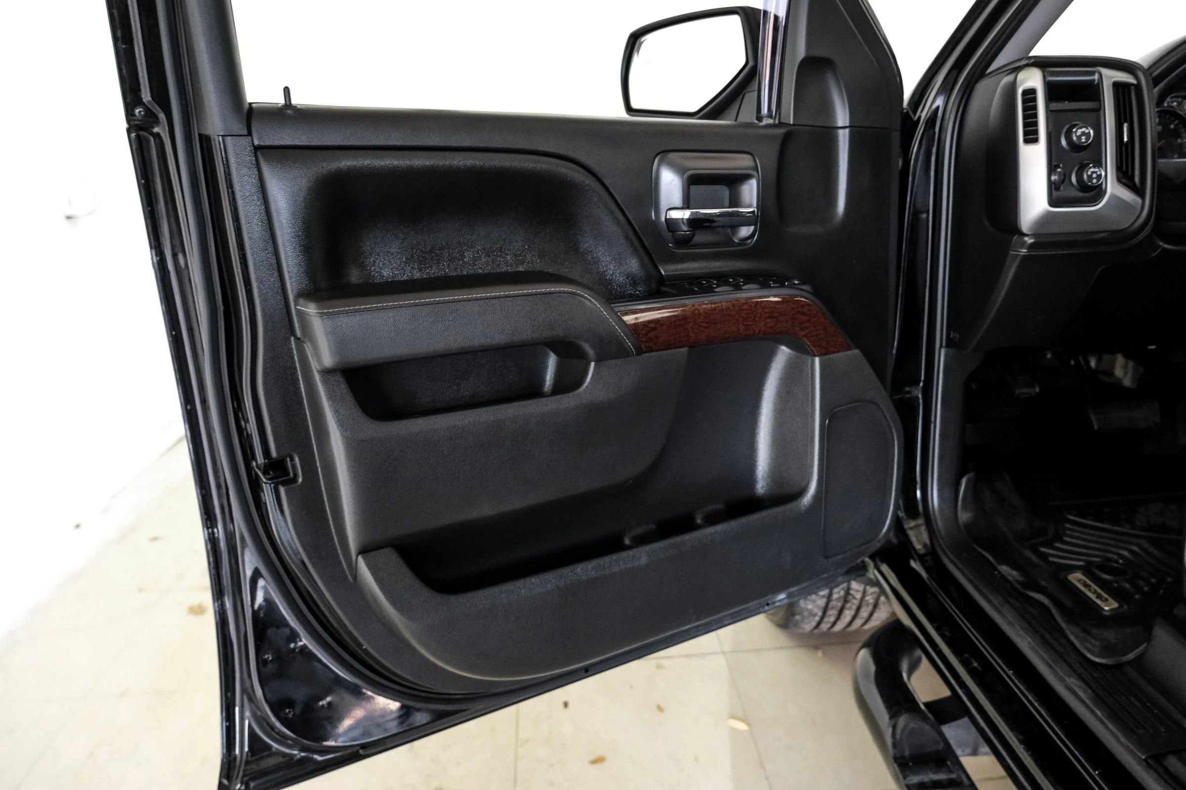 Used 2017 GMC Sierra 1500 SLE w/ SLE Value Package image 38