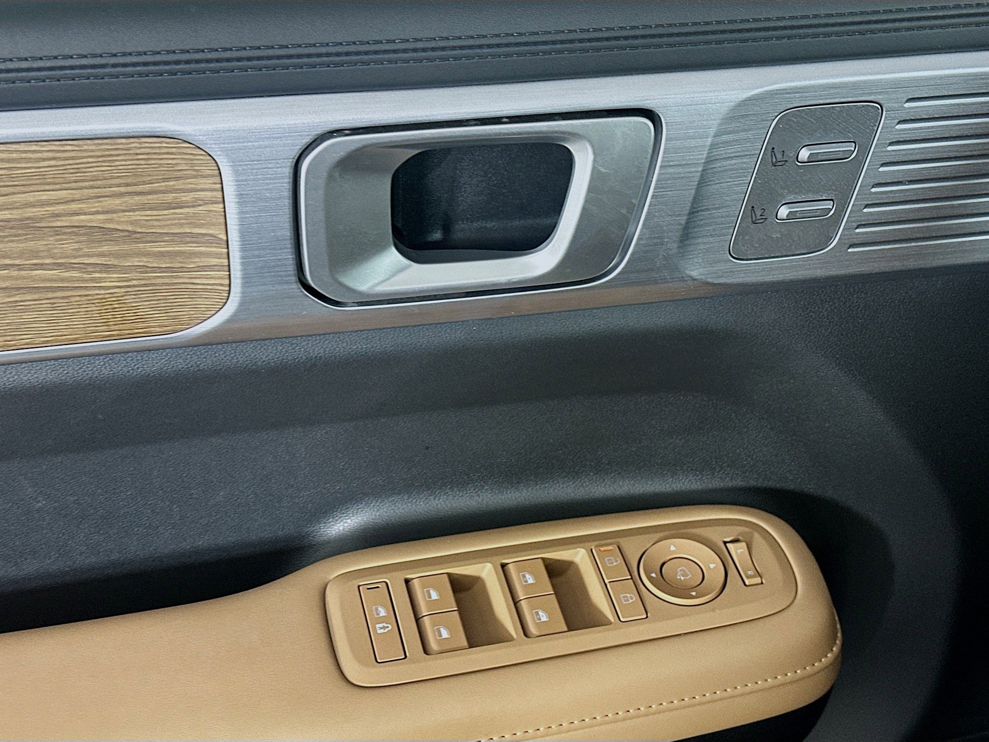 Used 2025 Hyundai Santa Fe Limited image 15