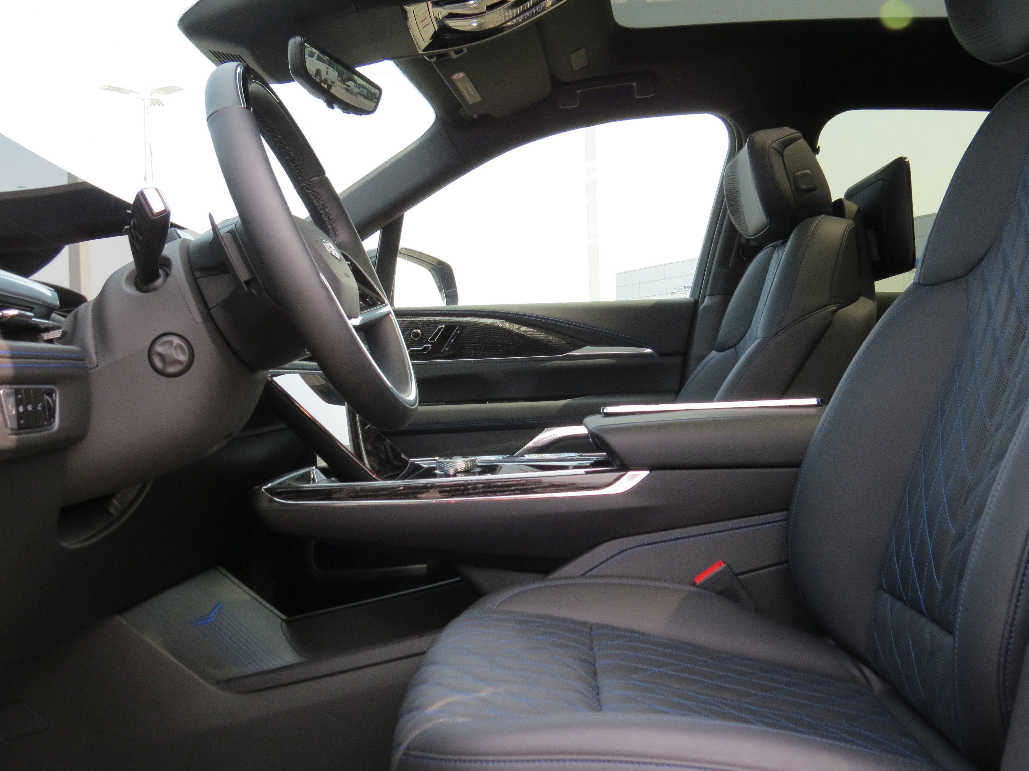 New 2025 Cadillac Escalade IQ Luxury 1 w/ Smart Trailering package image 21