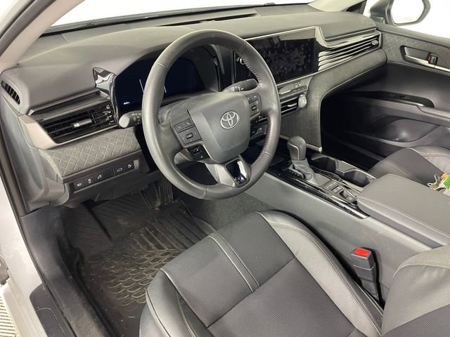 Used 2025 Toyota Camry XLE AWD/4WD image 3