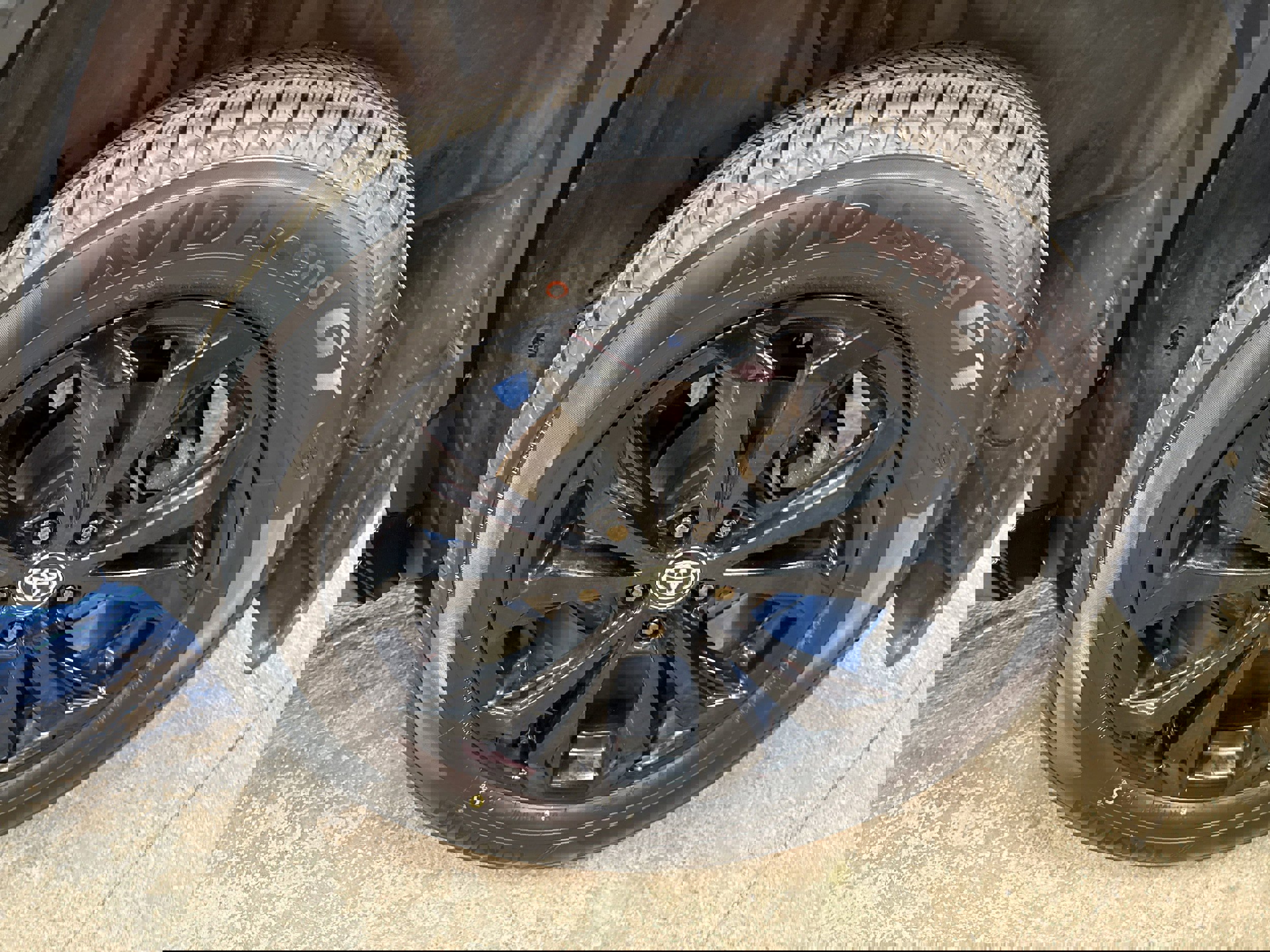 Used 2024 Toyota RAV4 SE w/ Convenience Package image 8