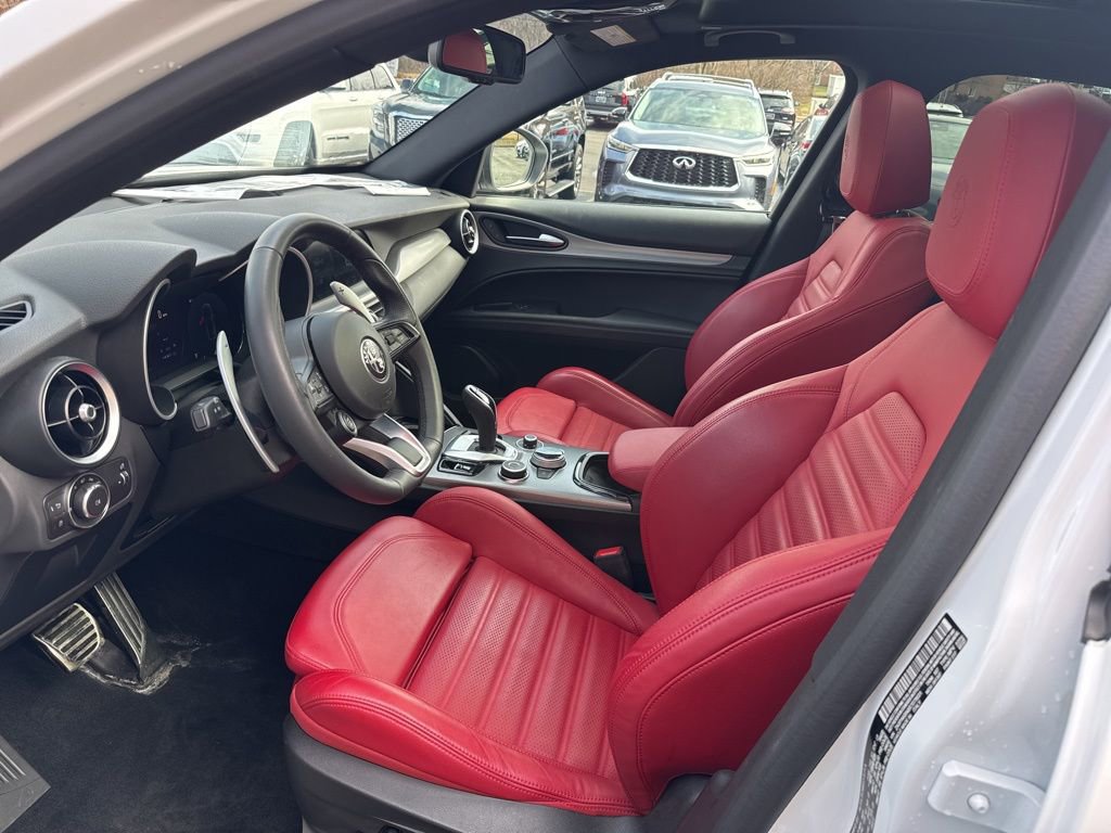 Used 2024 Alfa Romeo Stelvio Veloce image 25