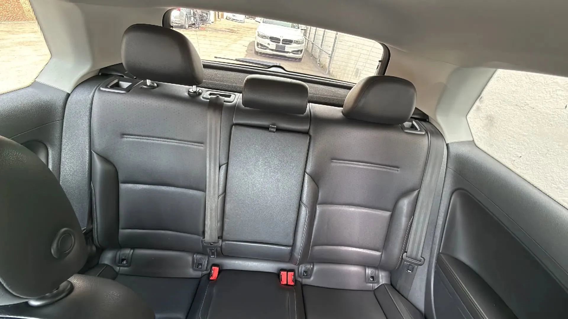 Used 2015 Volkswagen Golf S FWD image 26