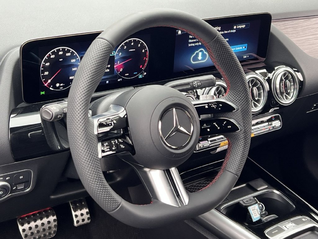 Used 2026 Mercedes-Benz GLA 250 4MATIC image 14