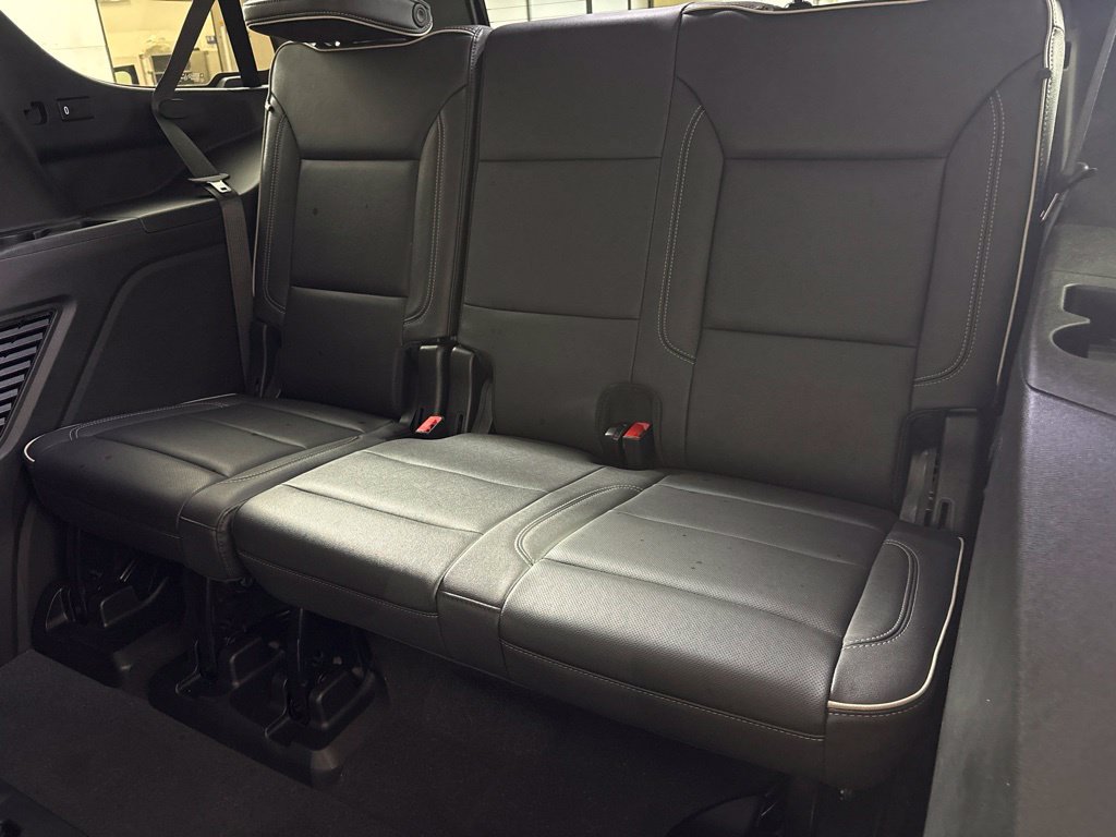 Used 2024 GMC Yukon SLT w/ SLT Luxury Package RWD image 30